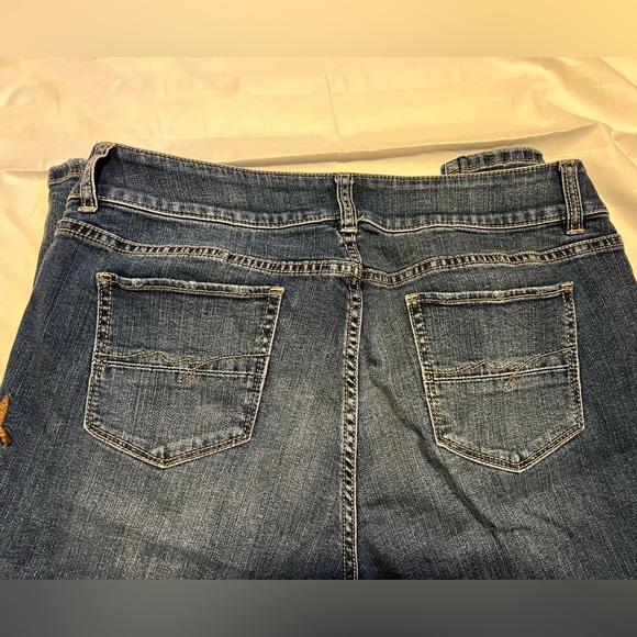 Soho Jeans with Embroidery - Picture 7 of 8